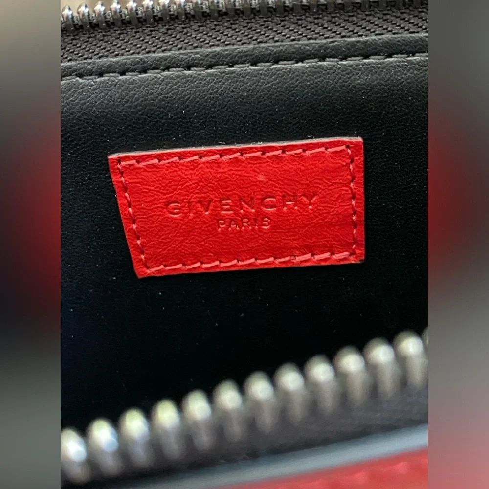 ✨BRAND NEW ✨💯% AUTHENTIC CIVENCHY LEATHER CLUTCH UNISEX